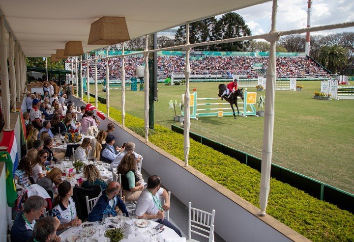 Los espectadores de la equitación, en el Club Hípico Argentino.

Foto: OIS via REUTERS