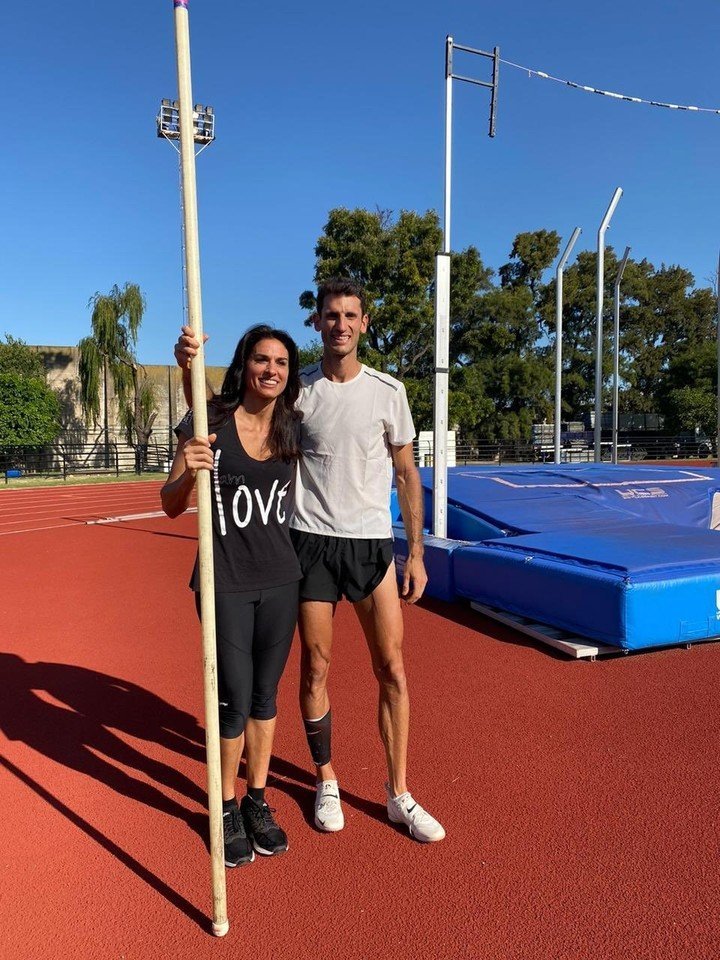 Gaby Sabatini saltó con garrocha junto a Germán Chiaraviglio.