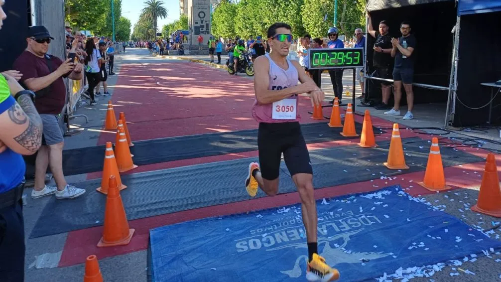 Córsico y Mariana Borelli Triunfan en los 10km "Dino Tinelli" en Bolívar