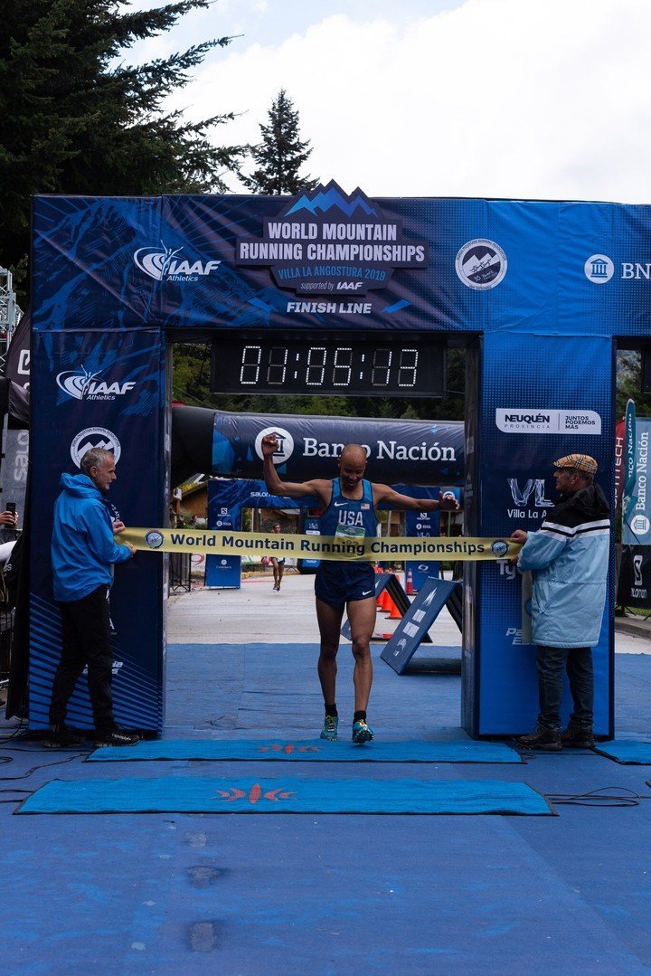 El estadounidense Joseph Gray se consagró campeón undial de montaña en la prueba de 15 kilómetros, en Villa La Angostura. 
Foto: Prensa K42