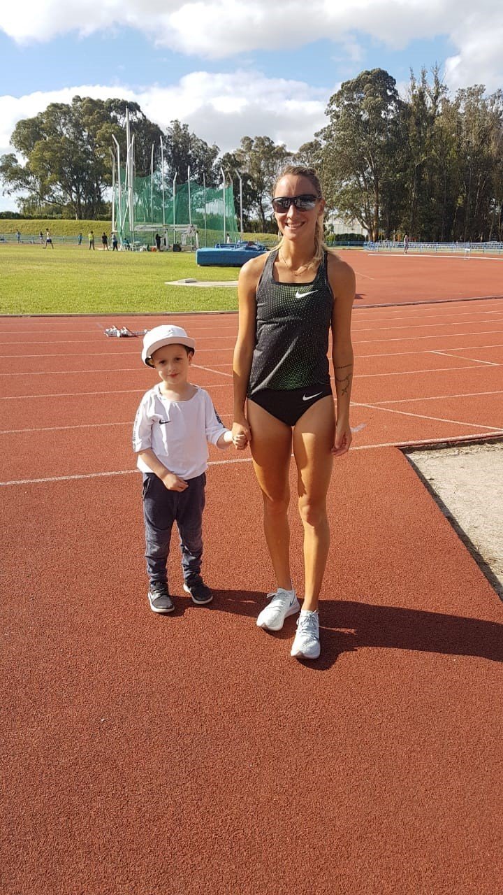 Florencia Borelli, con su hijo Milo en la pista de Mar del Plata.
Foto: Gentileza Florencia Borelli