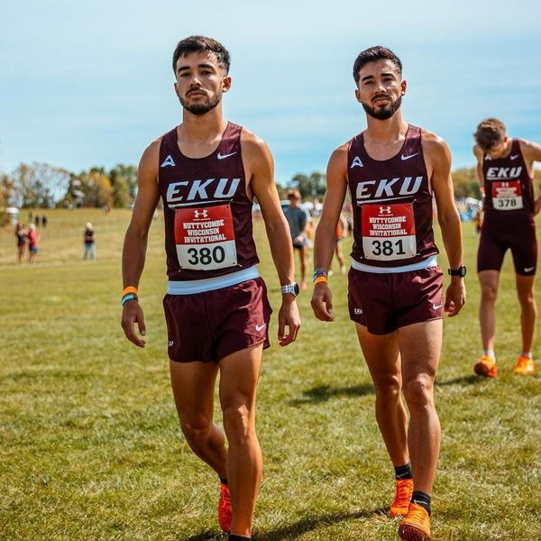 Los Hermanos Vega se Destacan en el Cross Country Universitario en EE.UU.