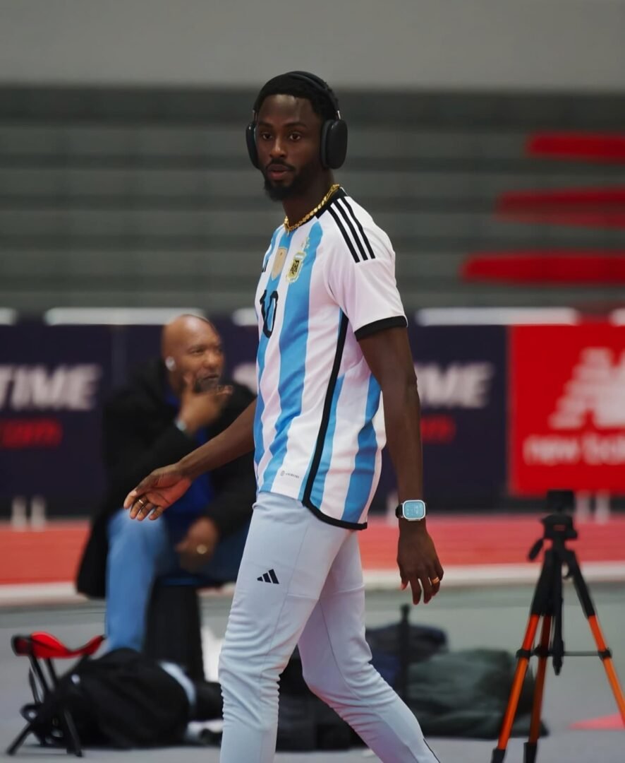 Jereem Richards rinde homenaje a Argentina en el World Indoor Tour