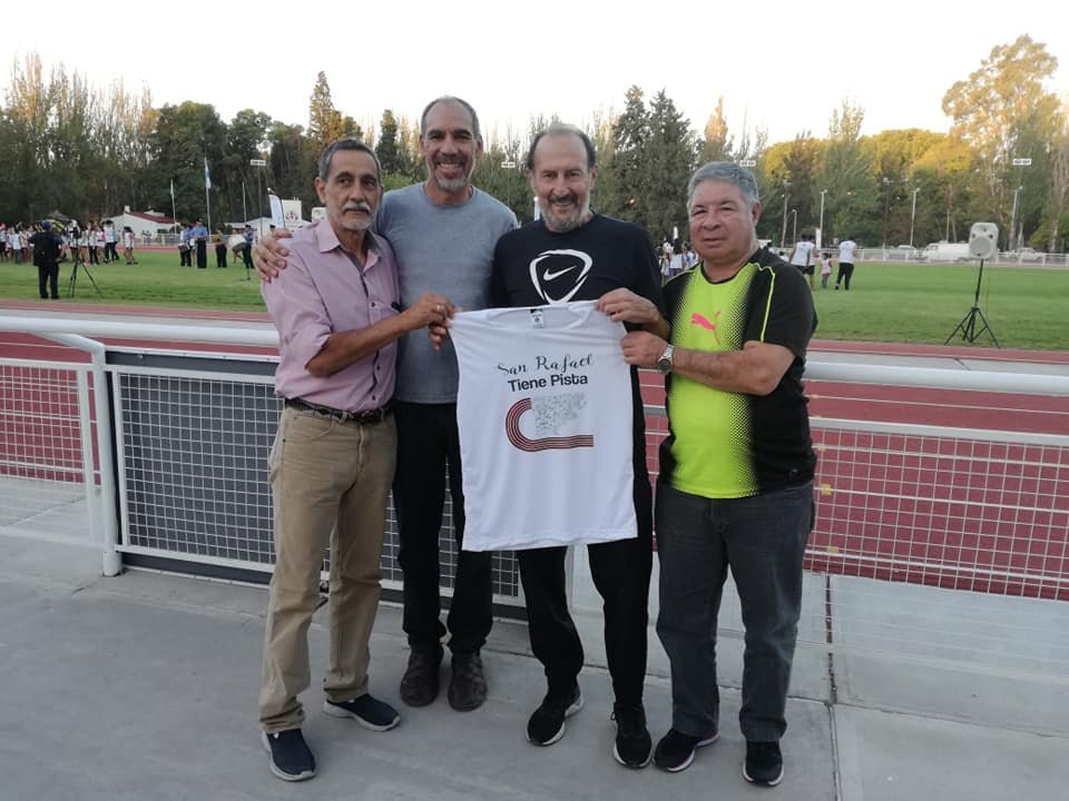 Homenaje a Ángel Gagliano en Mendoza 2019, reconociendo su legado en el atletismo argentino.