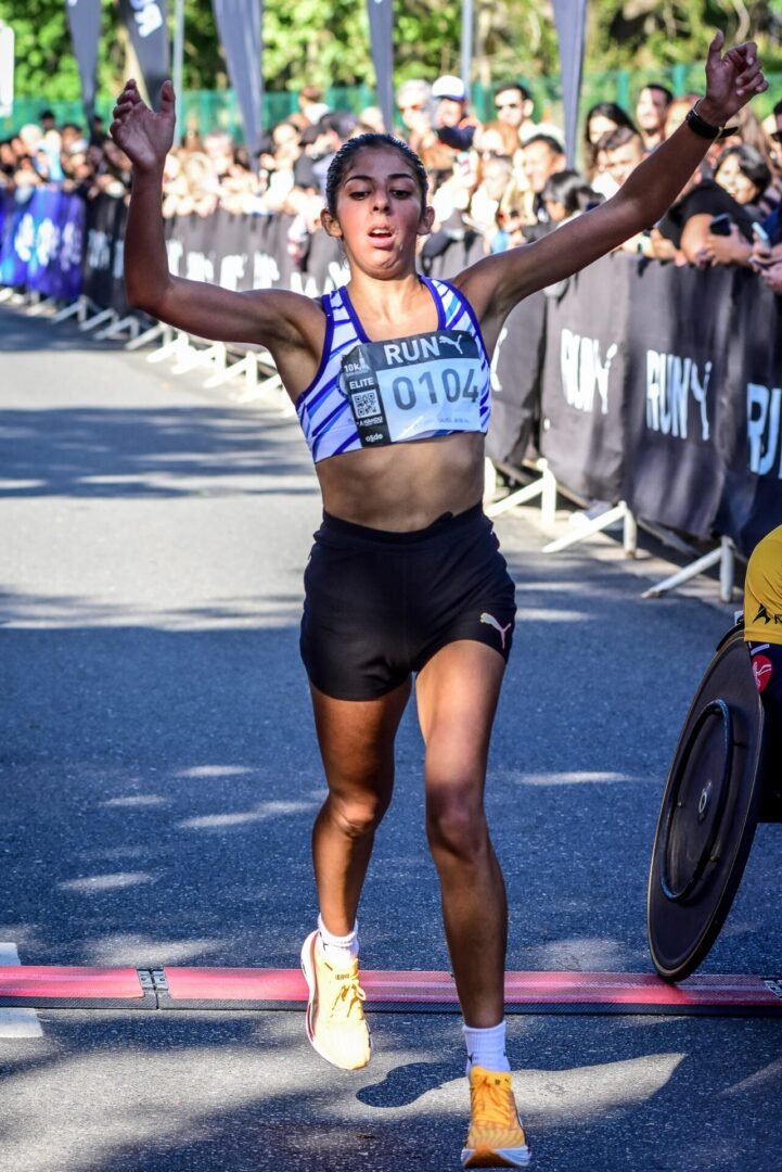 Gran jornada en el CENARD con Ciampitti en 200m y Ángela Gómez logrando su tercer título en fondo.