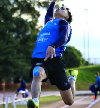 Galo Godoy vuela en el salto en largo y se queda con el oro