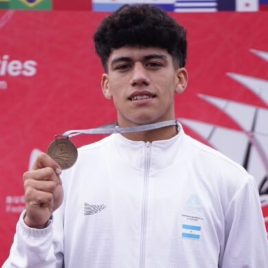 Ángel Ortiz conquista con garra los 2000 m con obstáculos