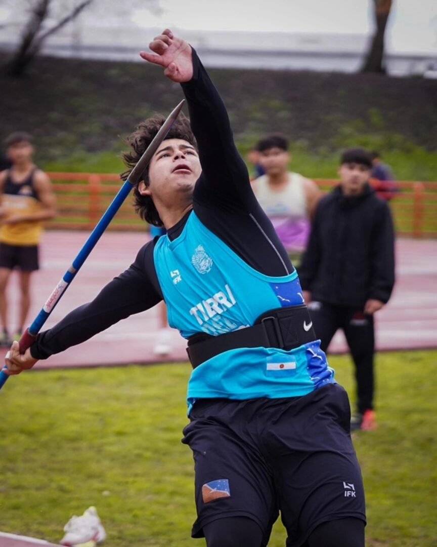 Nicolás Ravassa lanza hacia la gloria con 64.29 m