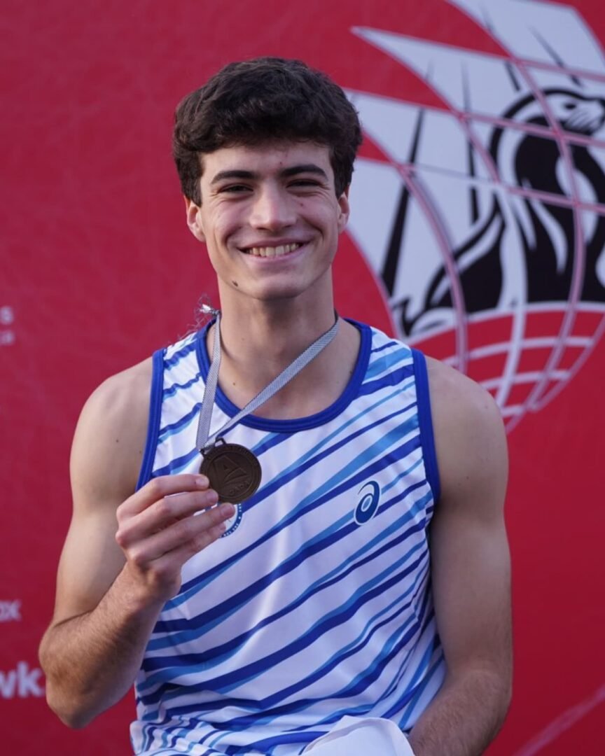 Sancho Ignouville Rivas gana con autoridad los 110 m con vallas