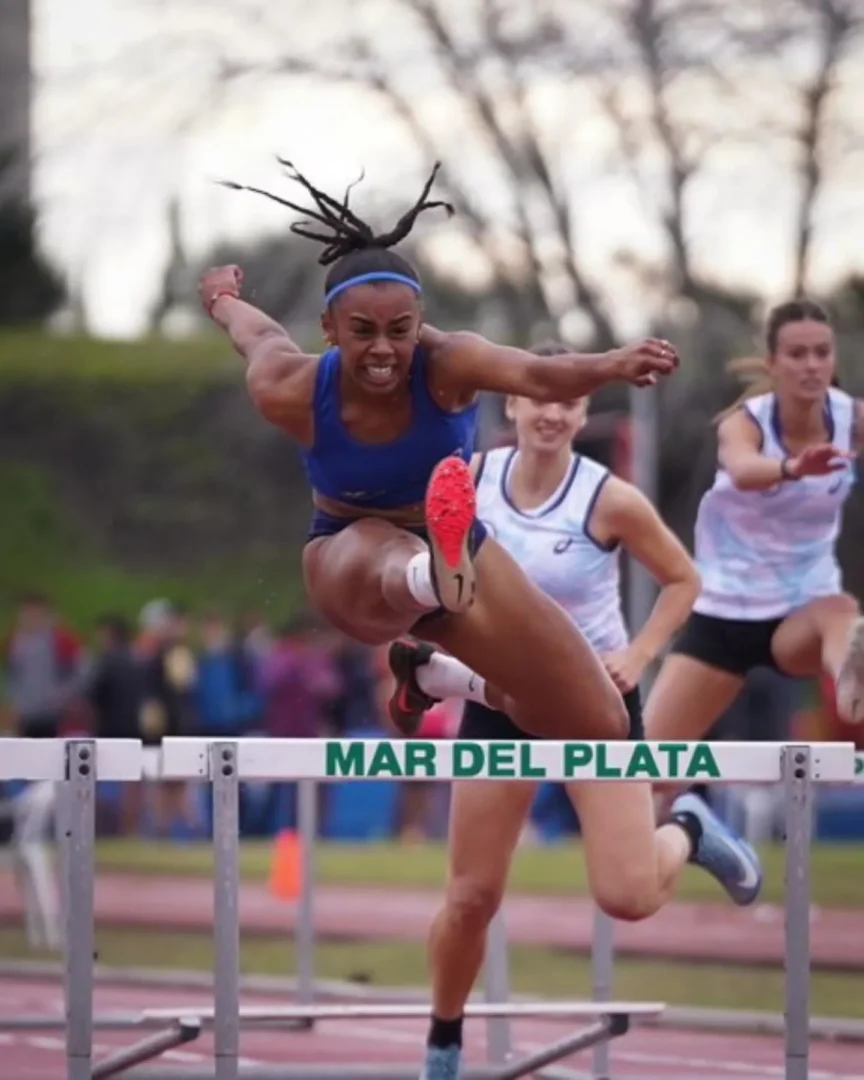 Nimba St. Fort Laurent brilla con velocidad en los 100 m vallas