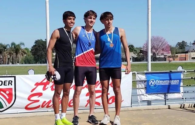 Germán Muñoz brilla con potencia en Santa Fe: talento juvenil en alza