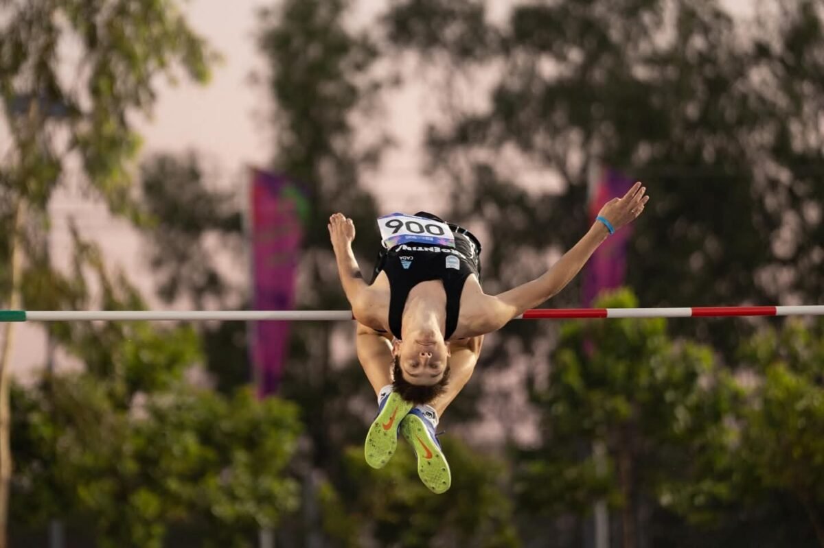 Santiago Barbería logró 2.08 m en salto en alto en Rosario