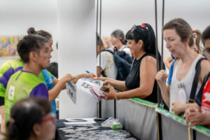 Entrega de remeras y kits para la Corrida Ciudad de Cipolletti