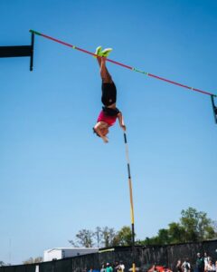 Agustín Carril salto con garrocha