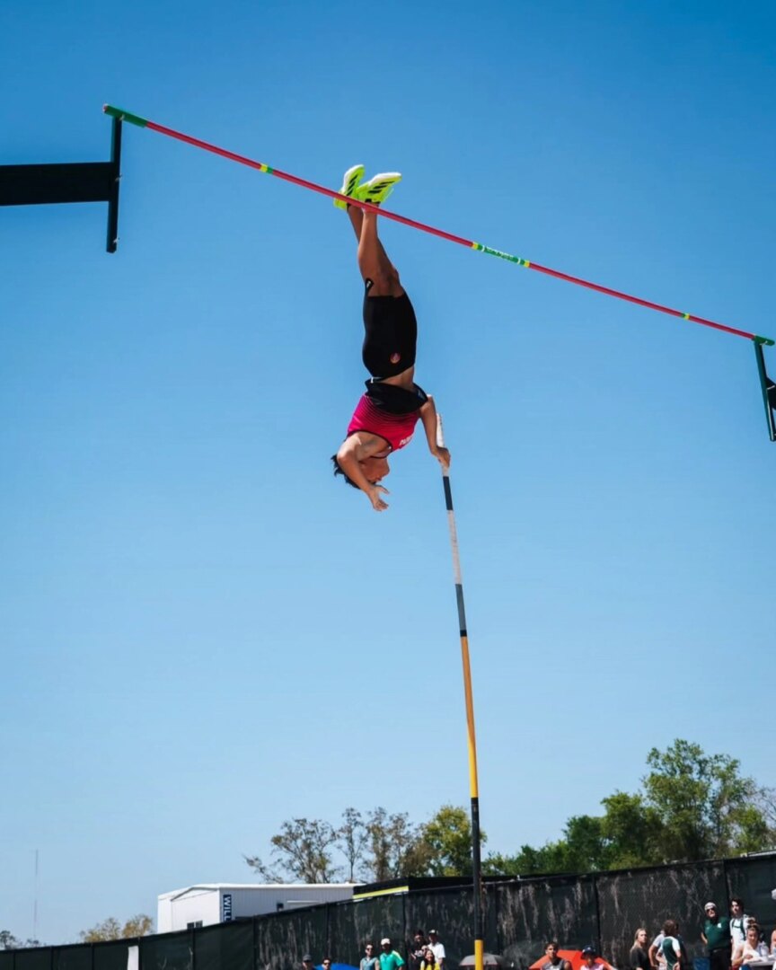 Agustín Carril salto con garrocha
