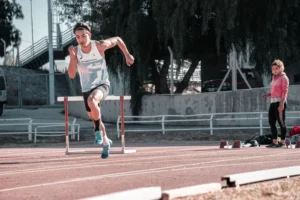 Mendoza destaca con buenos registros en el tradicional torneo Vendimia de atletismo